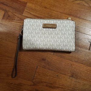 Micheal Kors Double Zip Wristlet